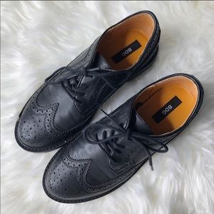 BDG black leather oxfords size 8